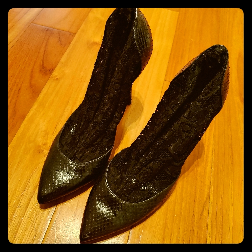 Dolce & Gabbana Snakeskin and lace black pumps